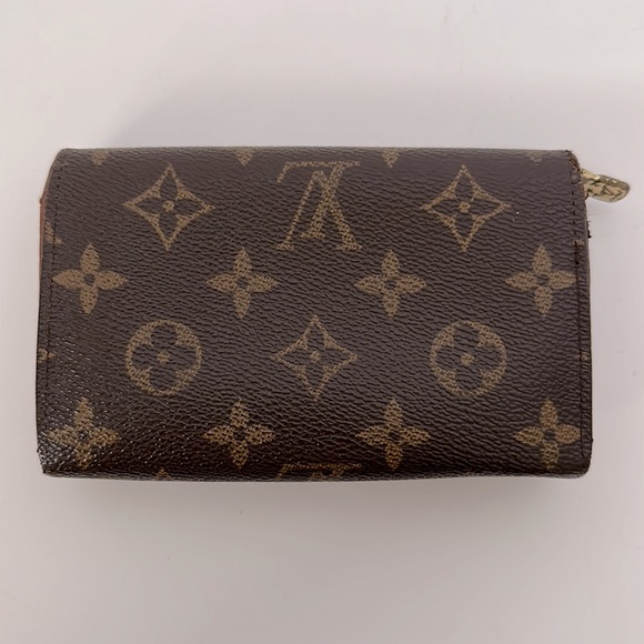 Authenticated LOUIS VUITTON Monogram Tressor Wallet - Picture 4 of 14